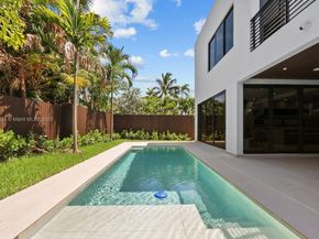 618 NE 17th Way, Fort Lauderdale FL 33304