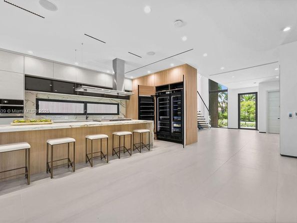 618 NE 17th Way, Fort Lauderdale FL 33304