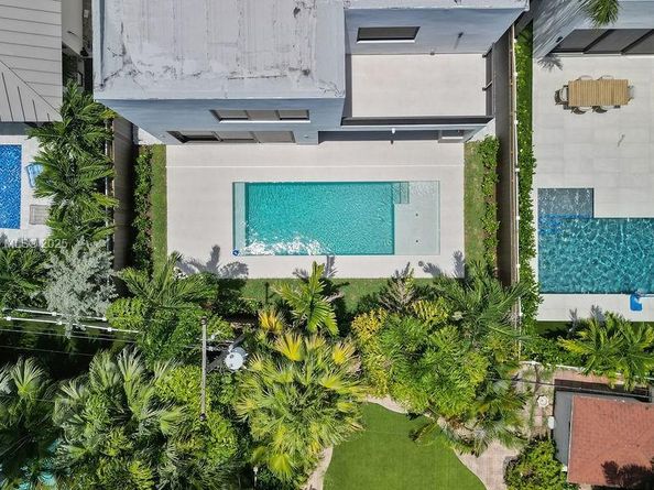 618 NE 17th Way, Fort Lauderdale FL 33304