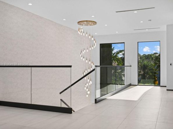 618 NE 17th Way, Fort Lauderdale FL 33304