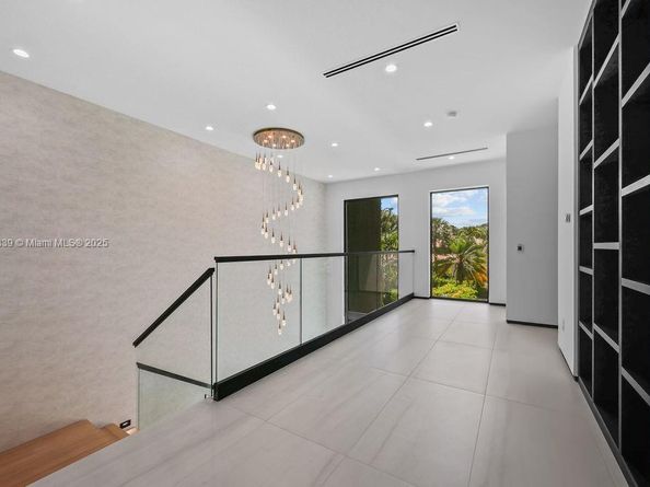 618 NE 17th Way, Fort Lauderdale FL 33304