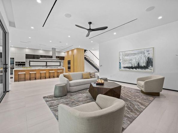 618 NE 17th Way, Fort Lauderdale FL 33304