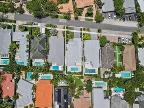 618 NE 17th Way, Fort Lauderdale FL 33304