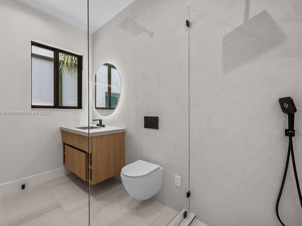 618 NE 17th Way, Fort Lauderdale FL 33304