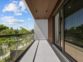 618 NE 17th Way, Fort Lauderdale FL 33304