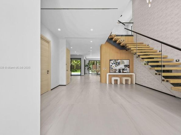 618 NE 17th Way, Fort Lauderdale FL 33304