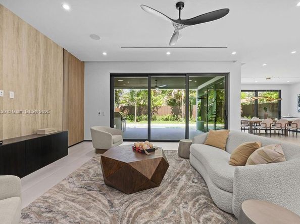 618 NE 17th Way, Fort Lauderdale FL 33304