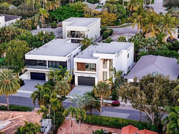 618 NE 17th Way, Fort Lauderdale FL 33304