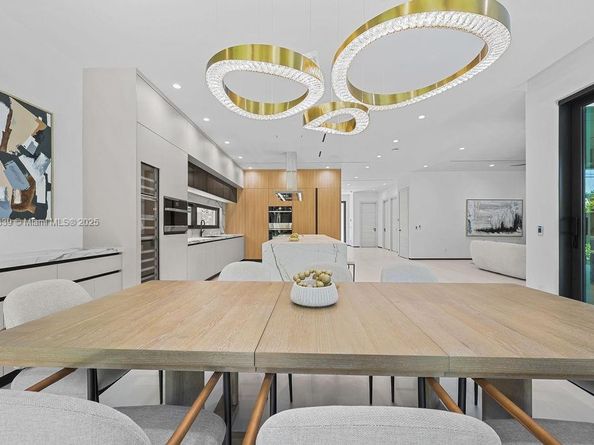 618 NE 17th Way, Fort Lauderdale FL 33304