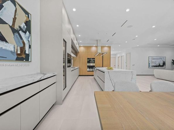 618 NE 17th Way, Fort Lauderdale FL 33304