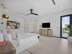 618 NE 17th Way, Fort Lauderdale FL 33304