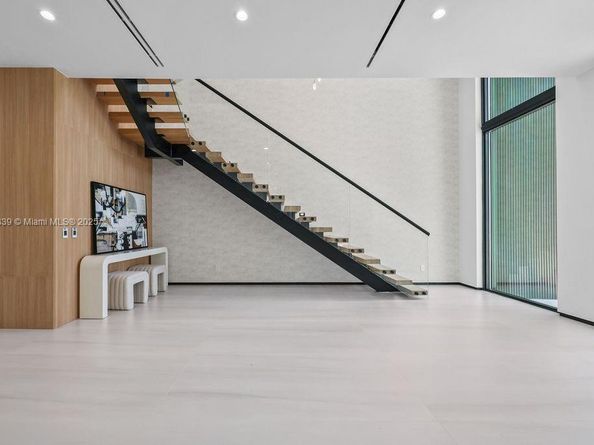 618 NE 17th Way, Fort Lauderdale FL 33304