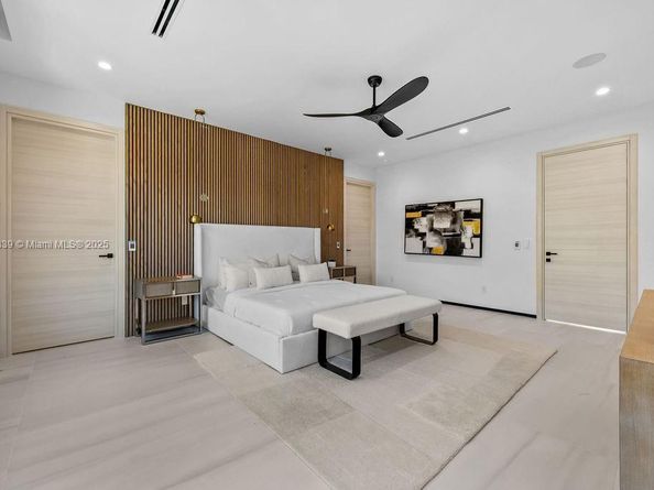 618 NE 17th Way, Fort Lauderdale FL 33304