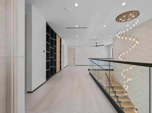 618 NE 17th Way, Fort Lauderdale FL 33304