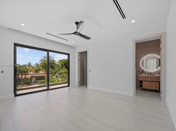 618 NE 17th Way, Fort Lauderdale FL 33304