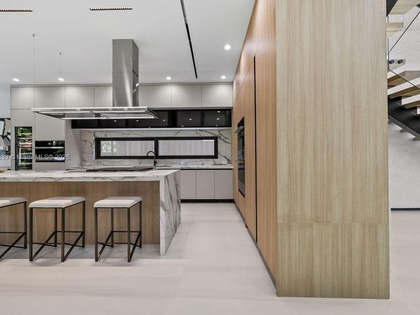 618 NE 17th Way, Fort Lauderdale FL 33304