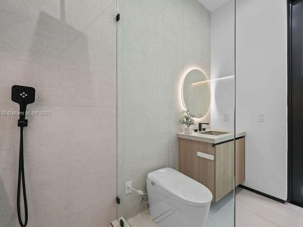 618 NE 17th Way, Fort Lauderdale FL 33304