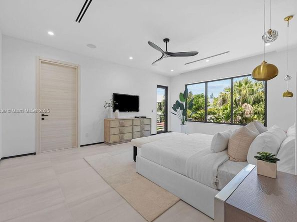 618 NE 17th Way, Fort Lauderdale FL 33304