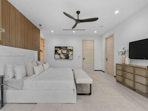 618 NE 17th Way, Fort Lauderdale FL 33304