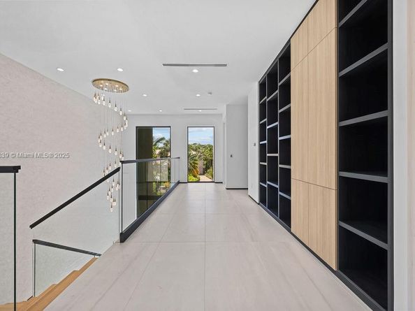 618 NE 17th Way, Fort Lauderdale FL 33304