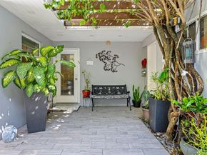 18805 W Lake Dr, Hialeah FL 33015