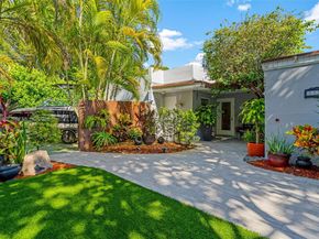 18805 W Lake Dr, Hialeah FL 33015