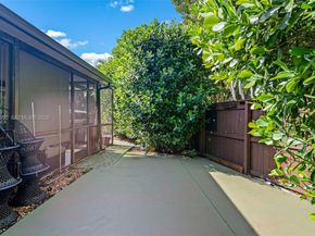 18805 W Lake Dr, Hialeah FL 33015