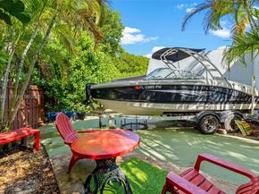 18805 W Lake Dr, Hialeah FL 33015