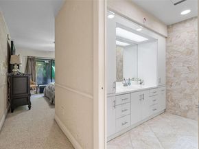 18805 W Lake Dr, Hialeah FL 33015