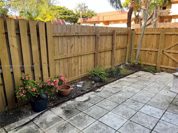 10150 SW 88th St 103, Miami FL 33176