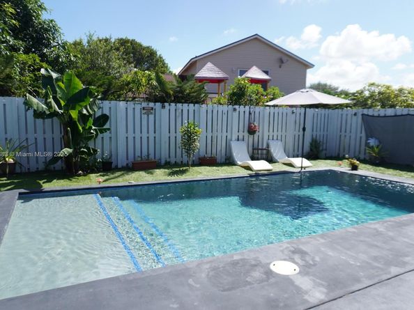 4678 NW 99th Ter, Sunrise FL 33351