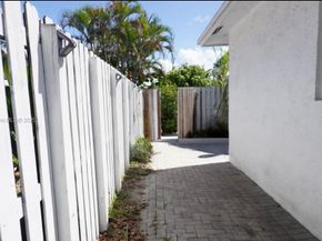 4678 NW 99th Ter, Sunrise FL 33351