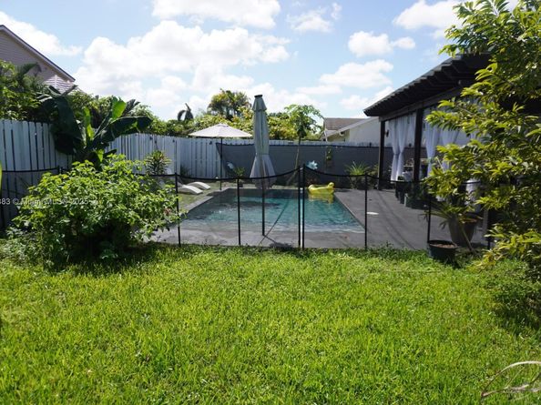 4678 NW 99th Ter, Sunrise FL 33351