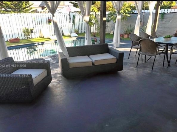 4678 NW 99th Ter, Sunrise FL 33351