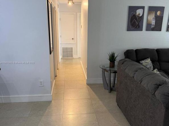 4678 NW 99th Ter, Sunrise FL 33351