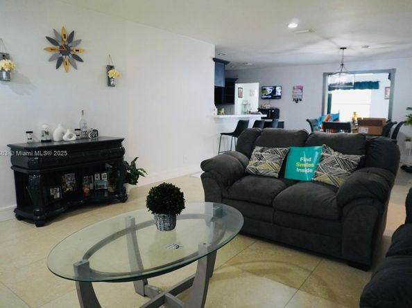 4678 NW 99th Ter, Sunrise FL 33351