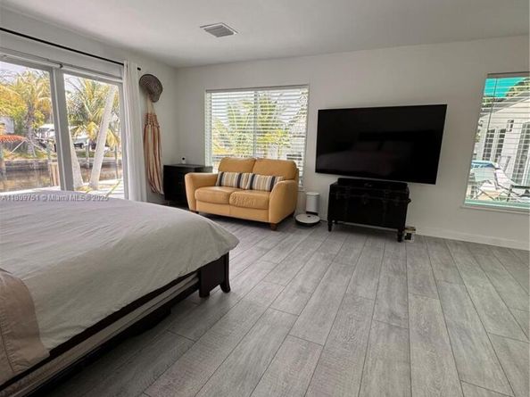 501 SW 18th St, Pompano Beach FL 33060