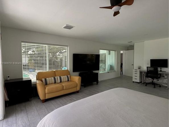 501 SW 18th St, Pompano Beach FL 33060