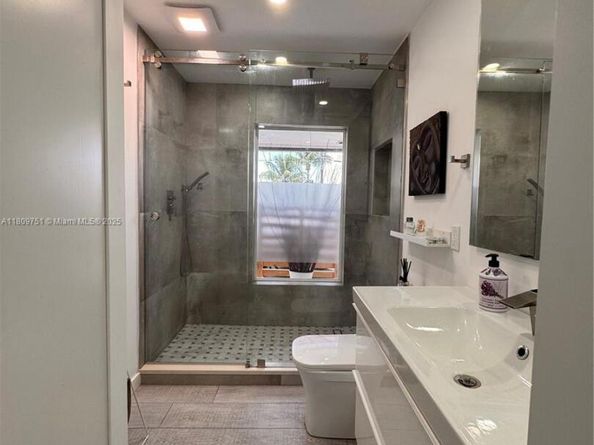 501 SW 18th St, Pompano Beach FL 33060