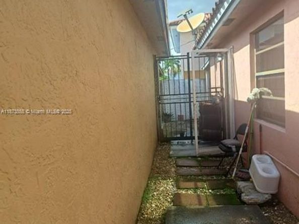 11561 SW 6th St, Sweetwater FL 33174
