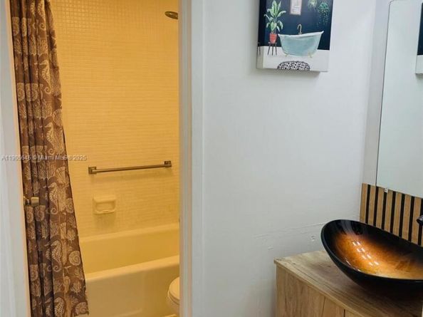 2899 Collins Ave 648, Miami Beach FL 33140