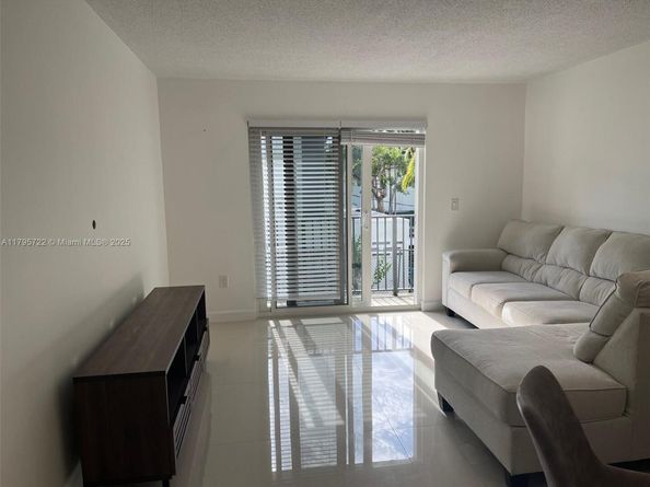 860 NE 78th St 203, Miami FL 33138