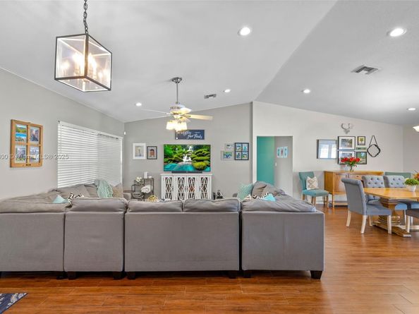 1266 NW 111th Way, Coral Springs FL 33071