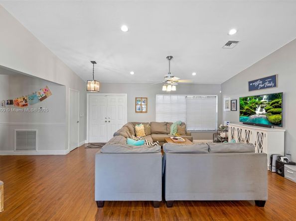 1266 NW 111th Way, Coral Springs FL 33071