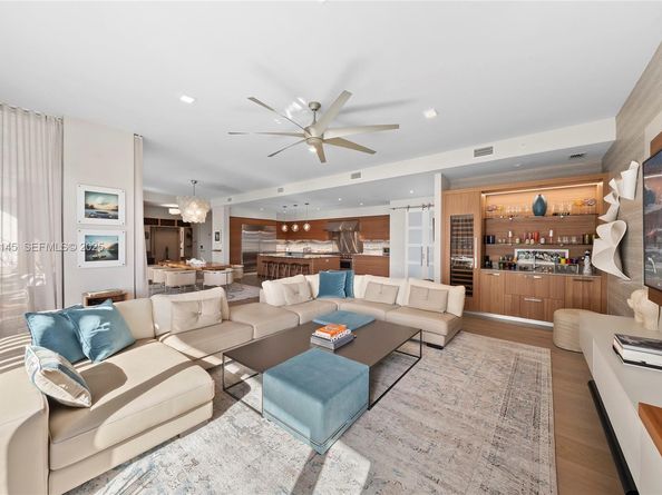 3581 E Glencoe St 403, Miami FL 33133