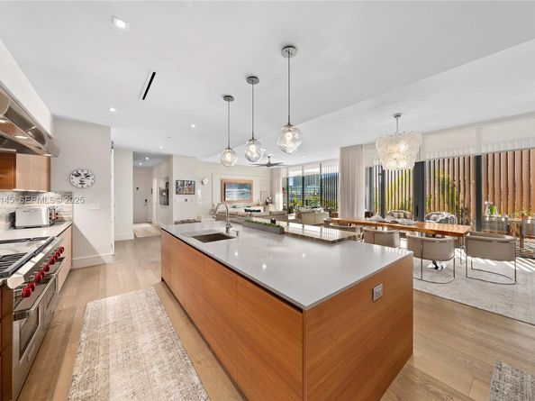 3581 E Glencoe St 403, Miami FL 33133