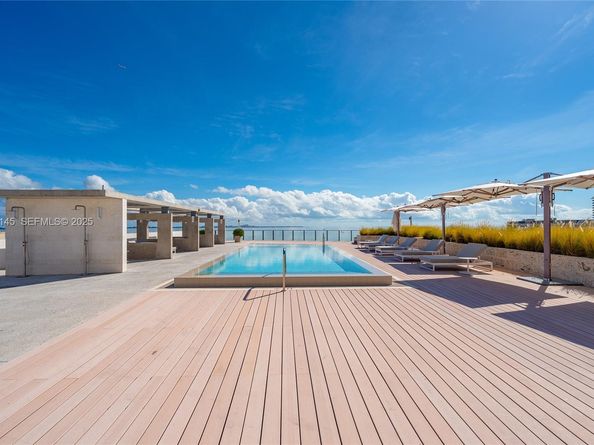 3581 E Glencoe St 403, Miami FL 33133