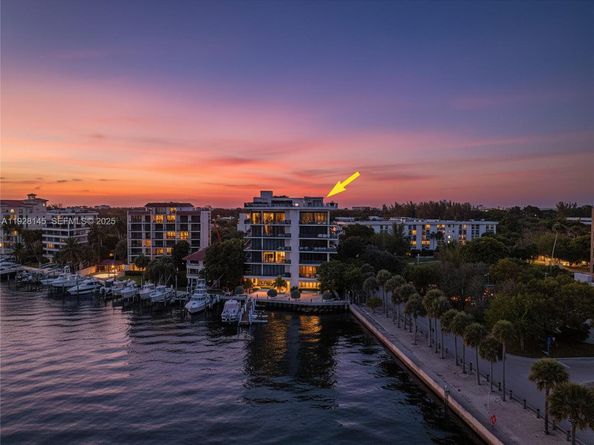 3581 E Glencoe St 403, Miami FL 33133