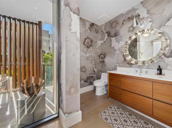 3581 E Glencoe St 403, Miami FL 33133