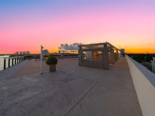 3581 E Glencoe St 403, Miami FL 33133